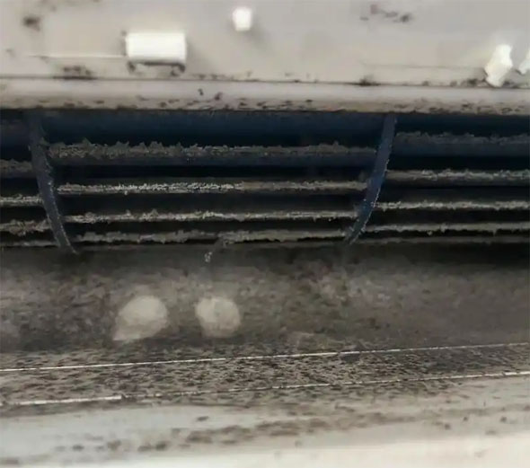 龙井空调吹的风有股烧焦味是怎么回事